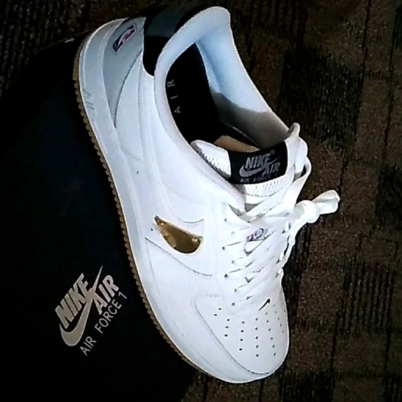 Nike shoes - Picture 1 of 4